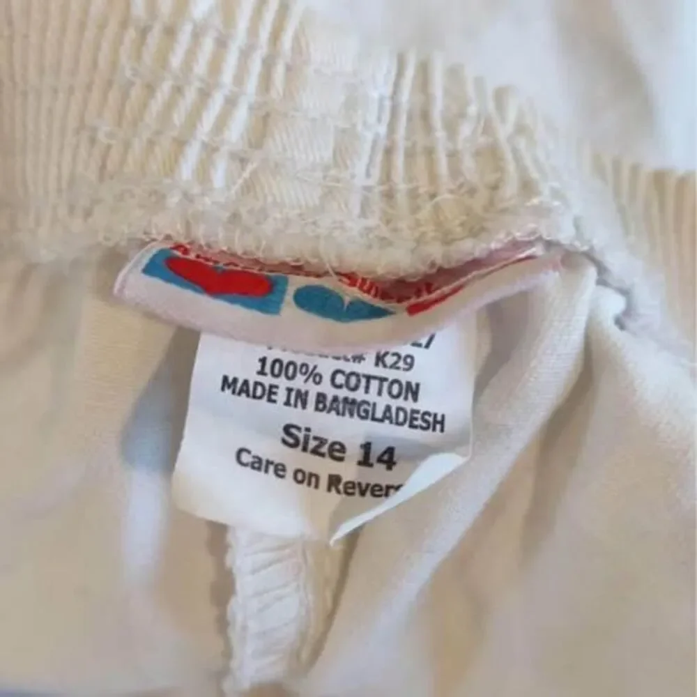 Size 14 American Sweetheart White Shorts Elastic Waist Pockets 7” Inseam no stai